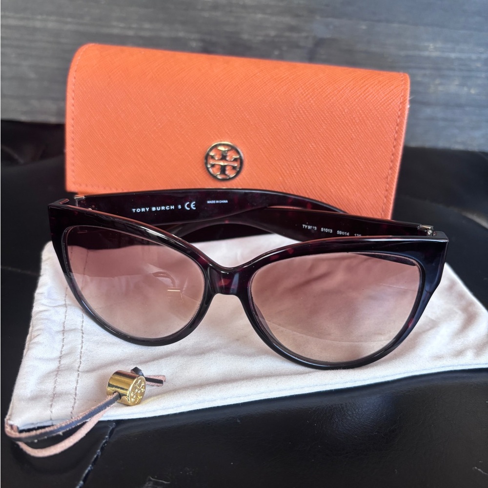 Tory Burch Square-Cat-Eye Dark Tortoiseshell Sunglasses with Orange Case